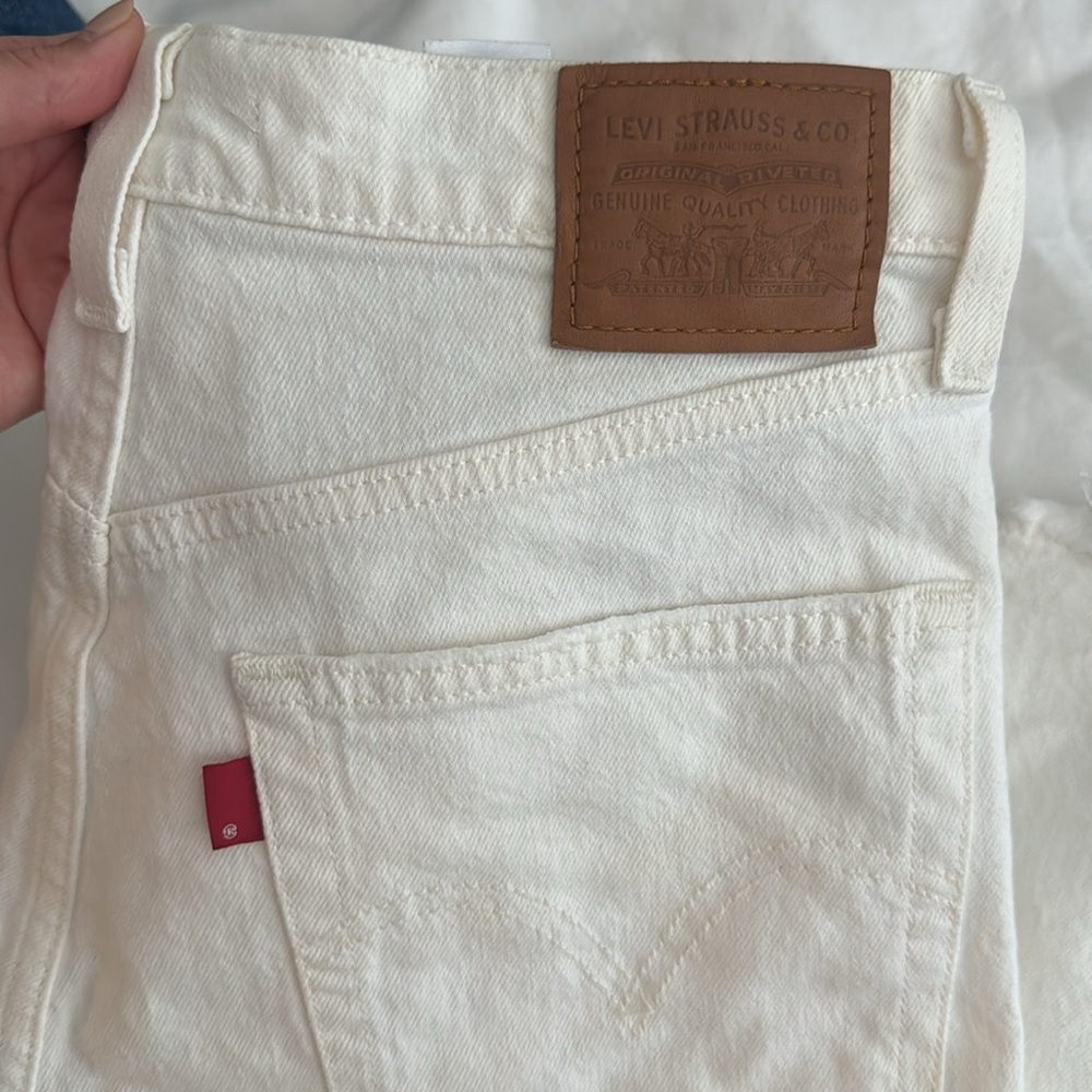 Levi Ribcage Straight Ankle Jean